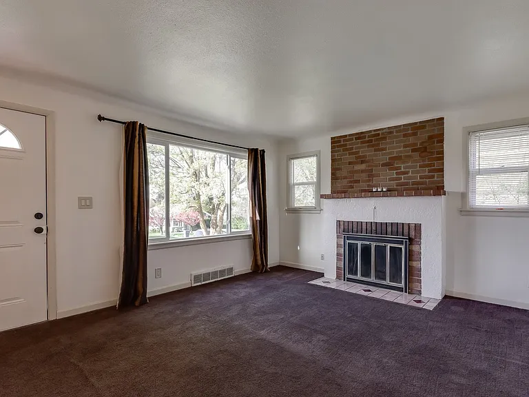 1504 W Kiernan Ave — Photo 8