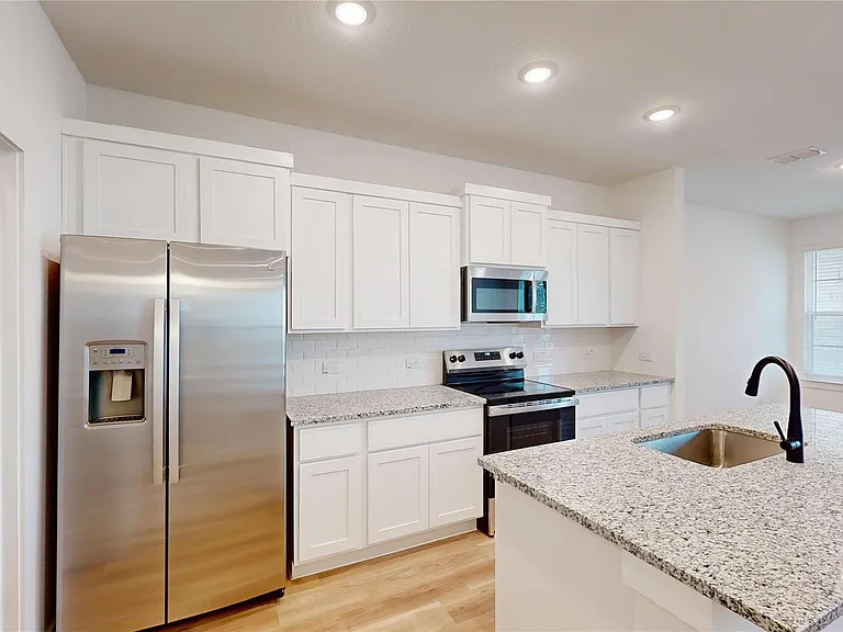 2916 Elle Dr — Photo 16