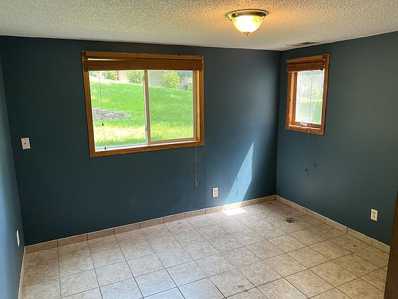 3rd image of 8653 Woodlawn Dr