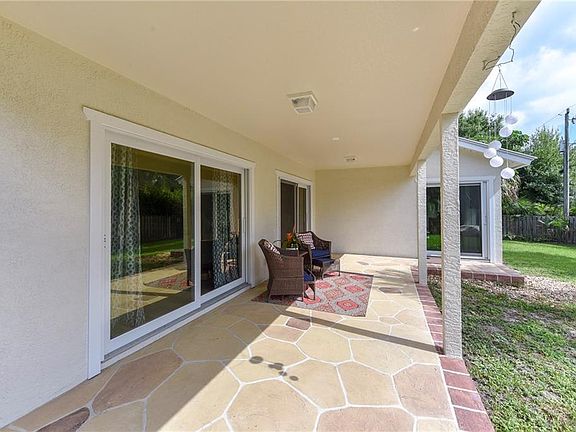 3rd image of 3061 SW Grapevine Ln