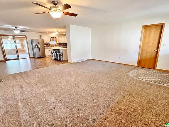 2nd image of 211 S 15th St