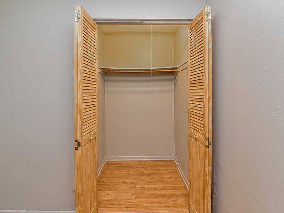 4th image of 6133 W 64th Pl APT 1D