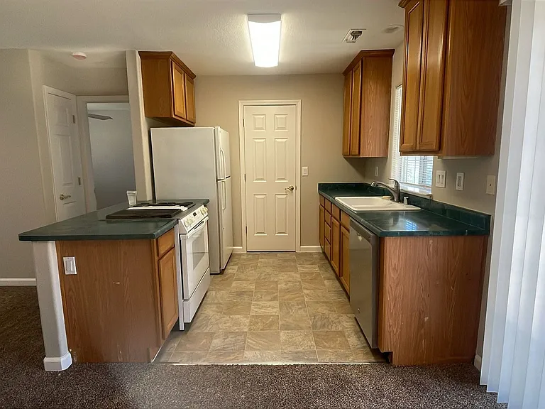 2120 Country Club Dr #22 — Photo 6