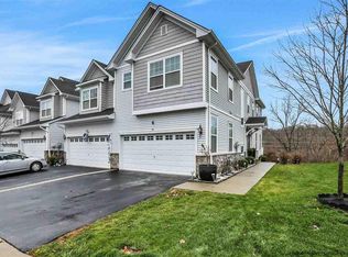 95 Meadow View Dr, Middletown, NY 10940