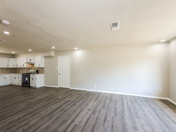 3rd image of 2507 Tillie Dr