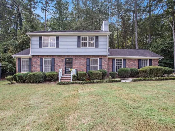 5201 Beechwood Forest Dr, Lithonia, GA 30038
