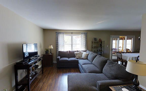 3rd image of 456 Gerry St