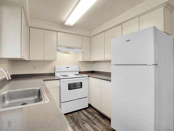 2nd image of 5700-5706 NE 34th St #137-405