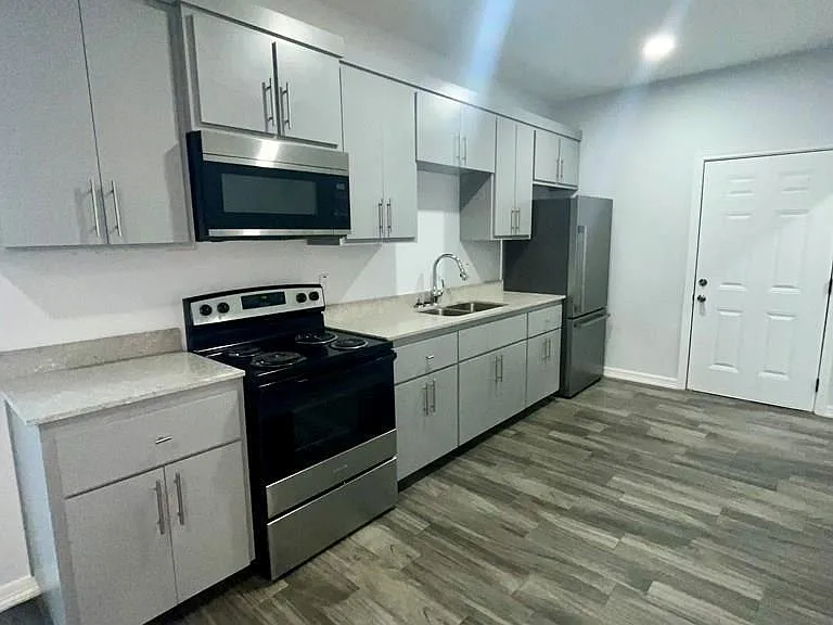 1122 E 20th St #5 — Photo 18