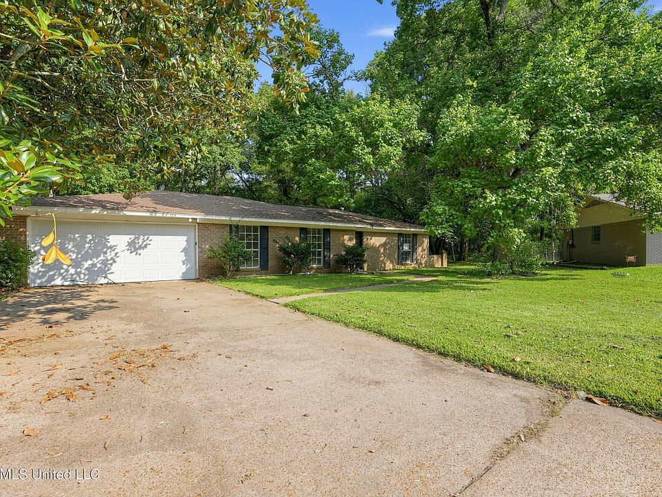 1st image of 104 Roanwood Ct