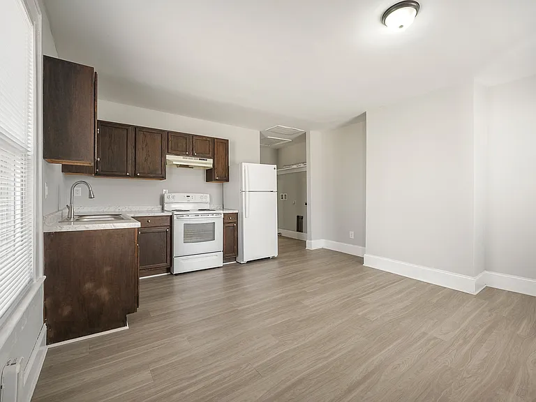 373 Spring St SW #1 — Photo 10
