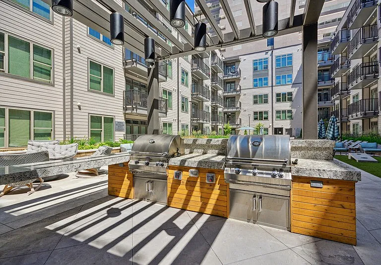 Link Apartments 4th Street — Photo 17