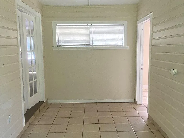 243 Acacia St — Photo 9