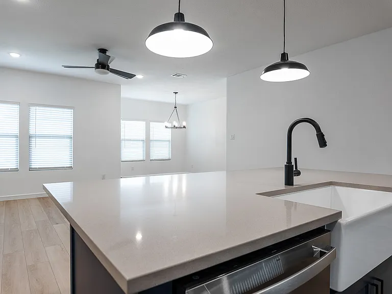 528 Brook View Dr — Photo 4