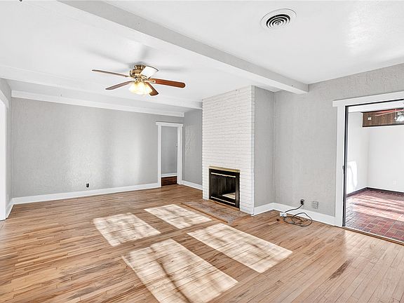 4th image of 1006 Holt St
