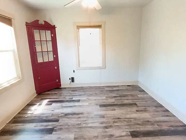226 S Thornwood Ave — Photo 5