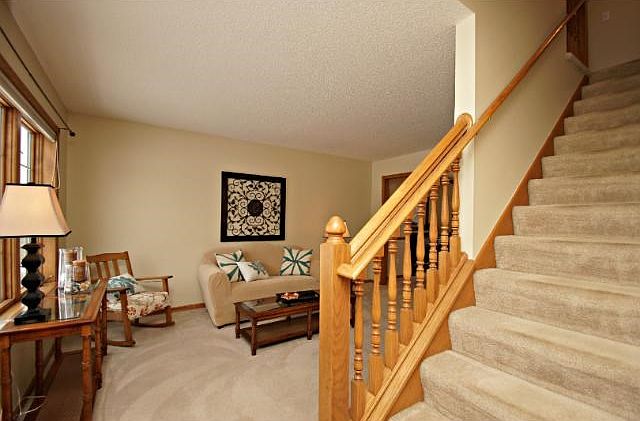 Spacious entry way to greet your guests.