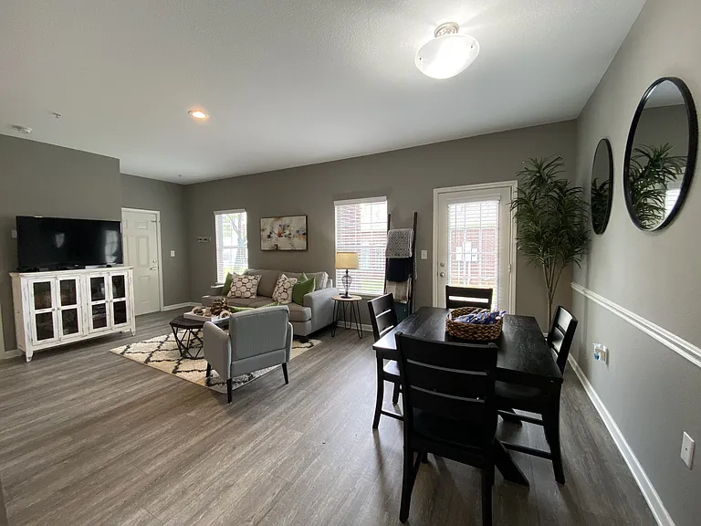 Harbin Pointe Apartment Homes — Photo 3