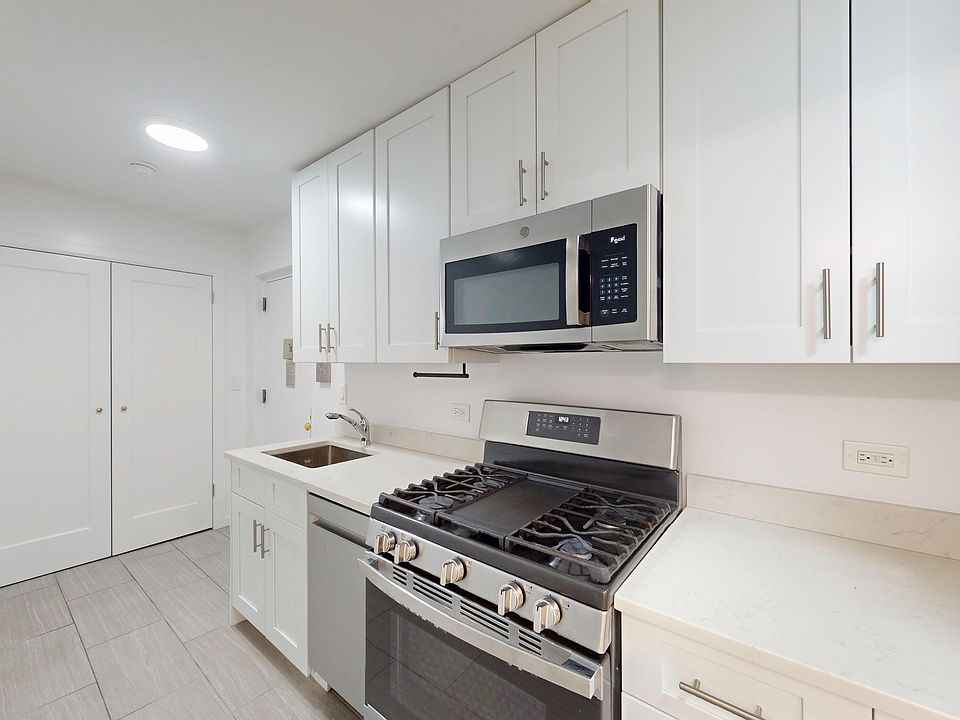 2nd image of 54 W 56th St APT 4B