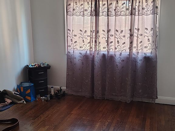 3rd image of 8 Van Nostrand Ave #2