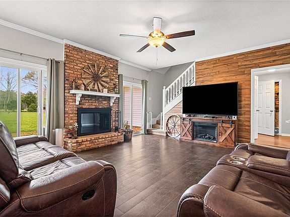 4th image of 10040 Country Rd