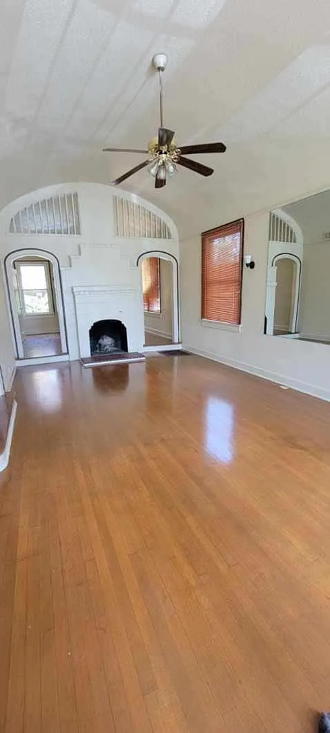 2440 Laurel St — Photo 4