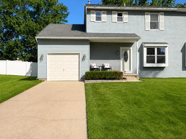 10 Flamingo Ct, Voorhees, NJ 08043