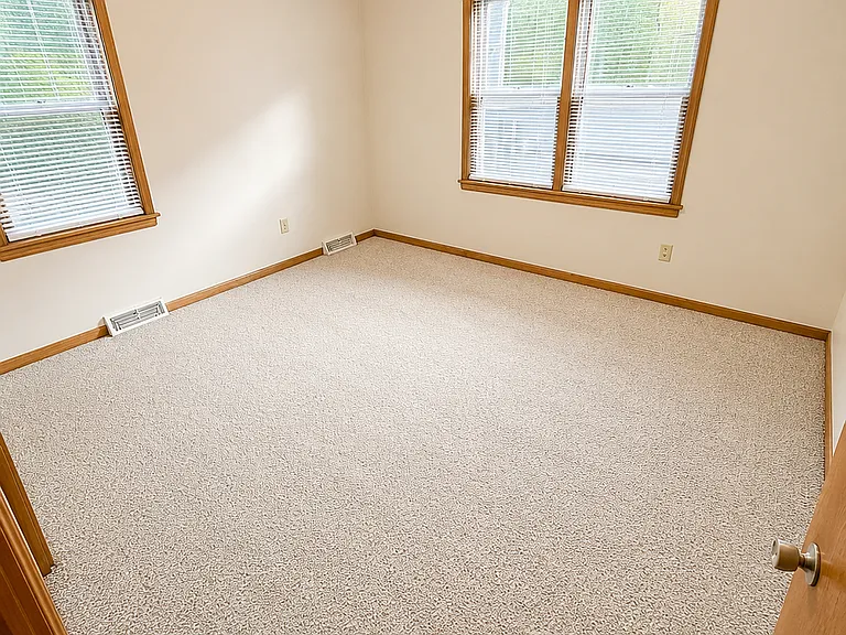 2545 Kenilworth Rd #10 — Photo 5