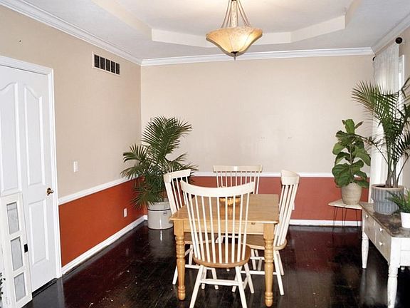 4th image of 527 Palm Dr
