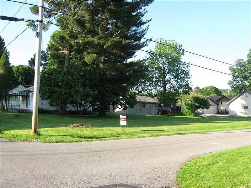 2nd image of 220 Hazen