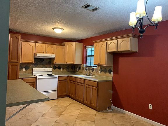 3rd image of 105 Lake Dr