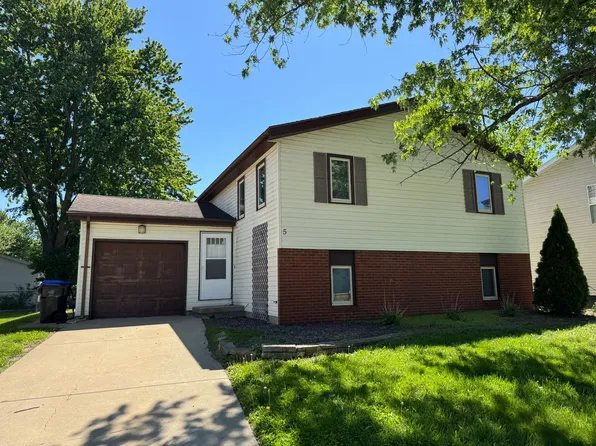 5 Starlight Ct, Bloomington, IL 61704