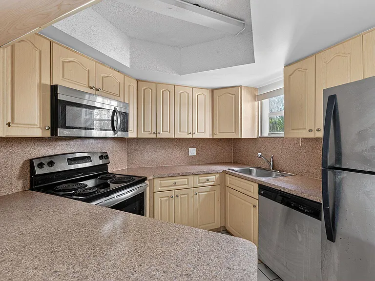 8363 Lake Dr #308 — Photo 8
