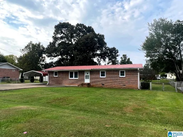 106 Franklin Dr S, Talladega, AL 35160