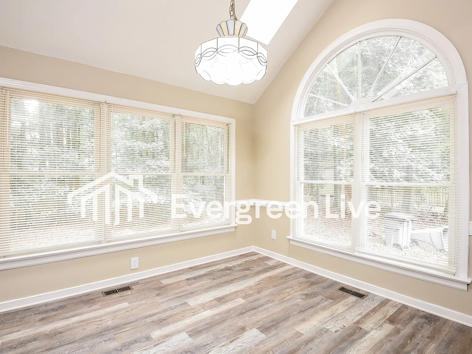 4 bed, 2.5 bath, 2410 sqft, $2,745 — Photo 3