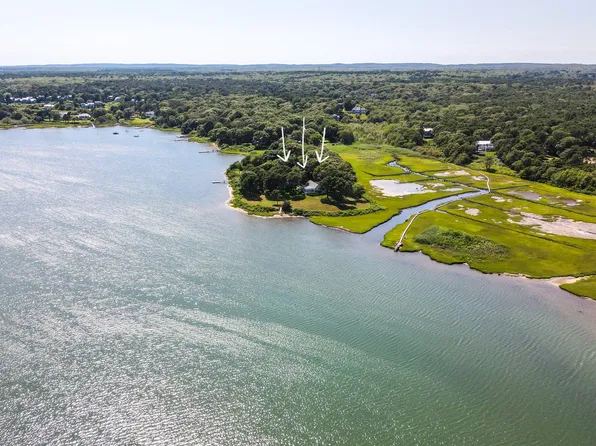 43 Sengekontacket Rd, Oak Bluffs, MA 02557