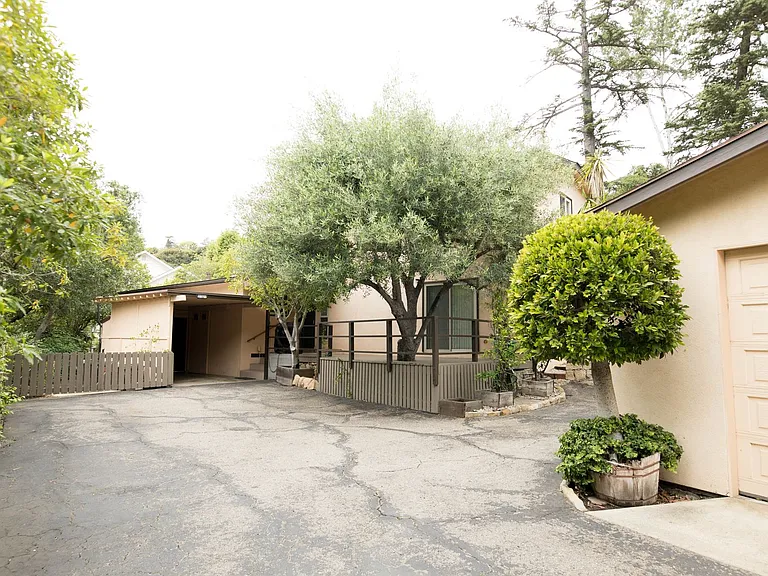 2604 Foothill Rd — Photo 40