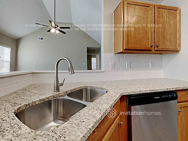 321 Saint Charles Ave — Photo 6