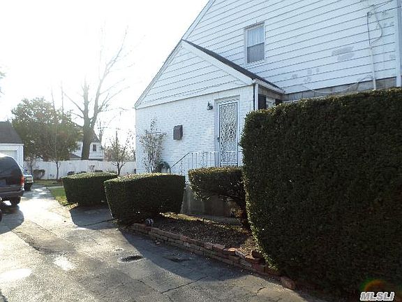 3rd image of 95 W Raymond Ave