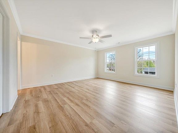 5th image of 201 Winnbrook St