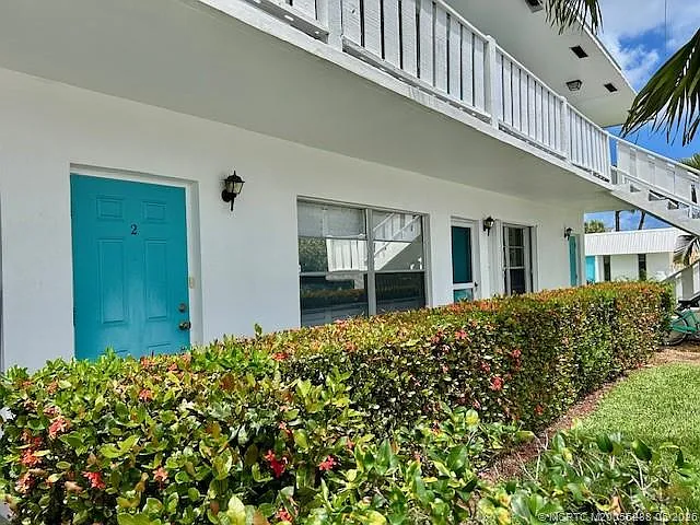 1 bed, 1.5 bath, 696 sqft, $1,750 — Photo 1