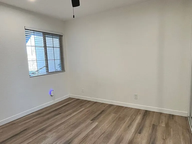 23335 La Crescenta #B — Photo 14