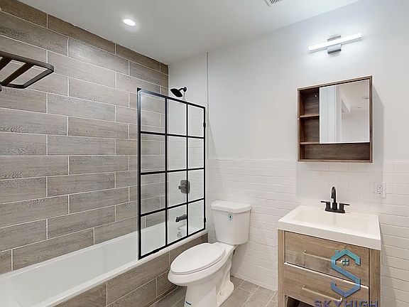 4th image of 1215 Putnam Ave #2M