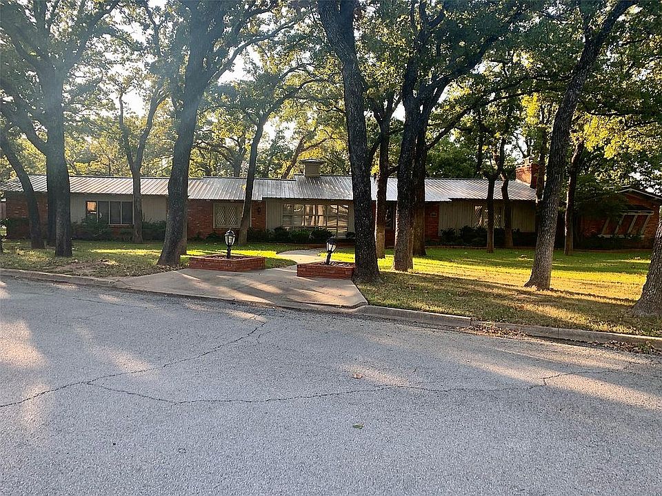 1st image of 200 Oaklawn Ave