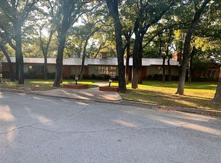 200 Oaklawn Ave, Nocona, TX 76255