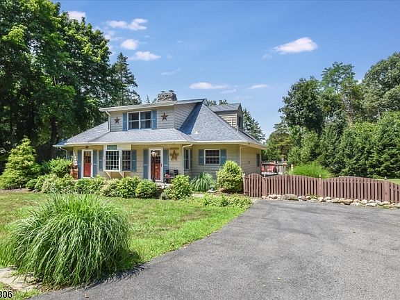 3rd image of 39 Circle Ave