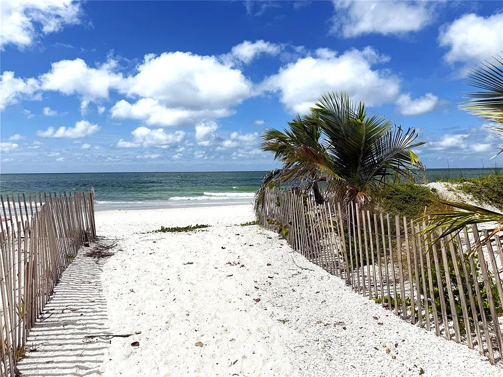 1 bed, 1.0 bath, 720 sqft, $1,800 — Photo 2