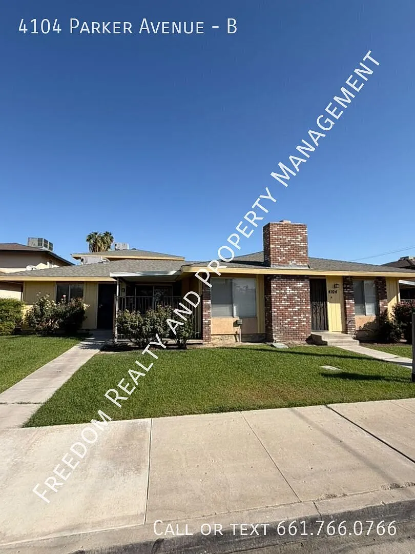 Cute 2 bedroom with Laundry Hookups — Photo 1