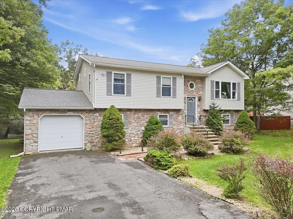 1216 Glade Dr, Long Pond, PA 18334
