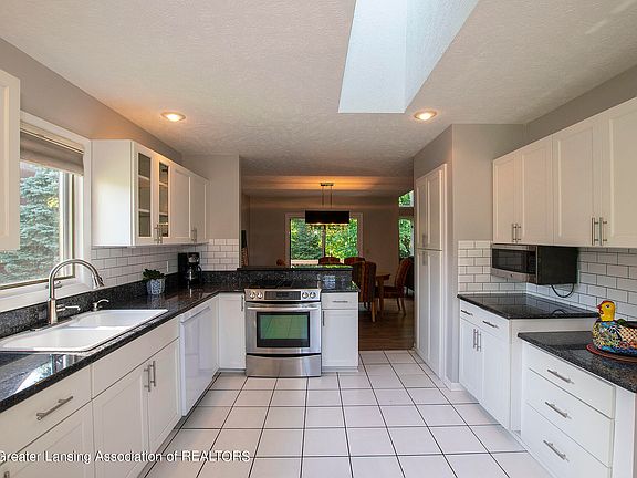5th image of 2440 Emerald Lake Dr